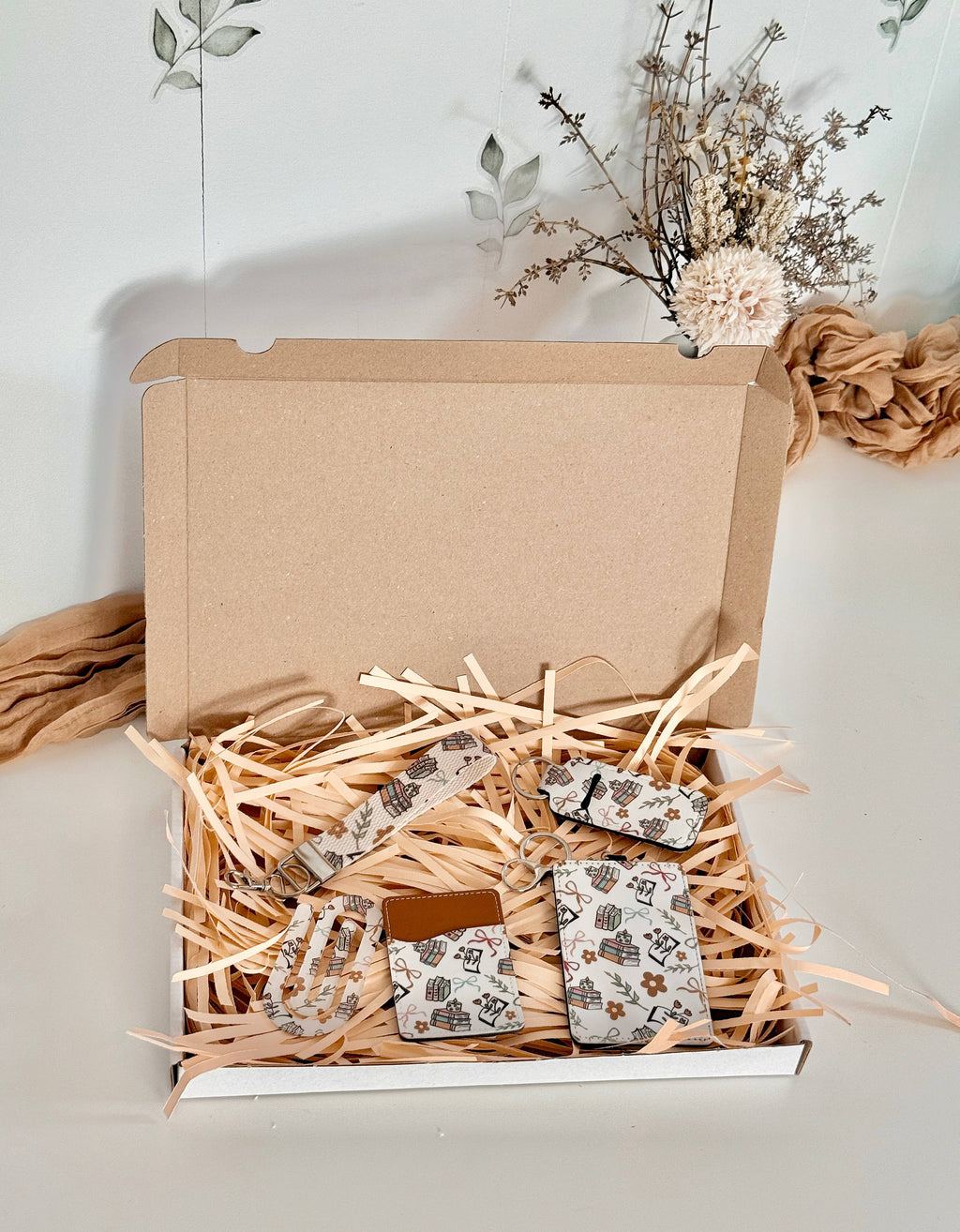 Gift Box ''The Reader'' Matching Accessory Bundle 12 Pattern